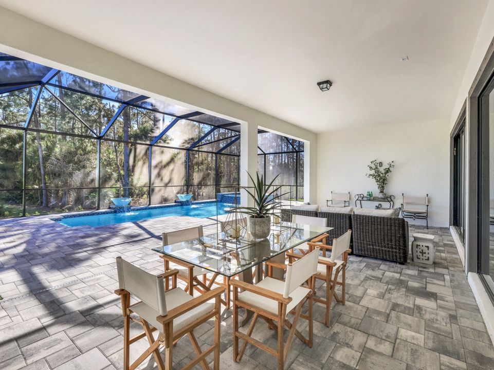 9528 Curlew Dr, Naples, FL 34120