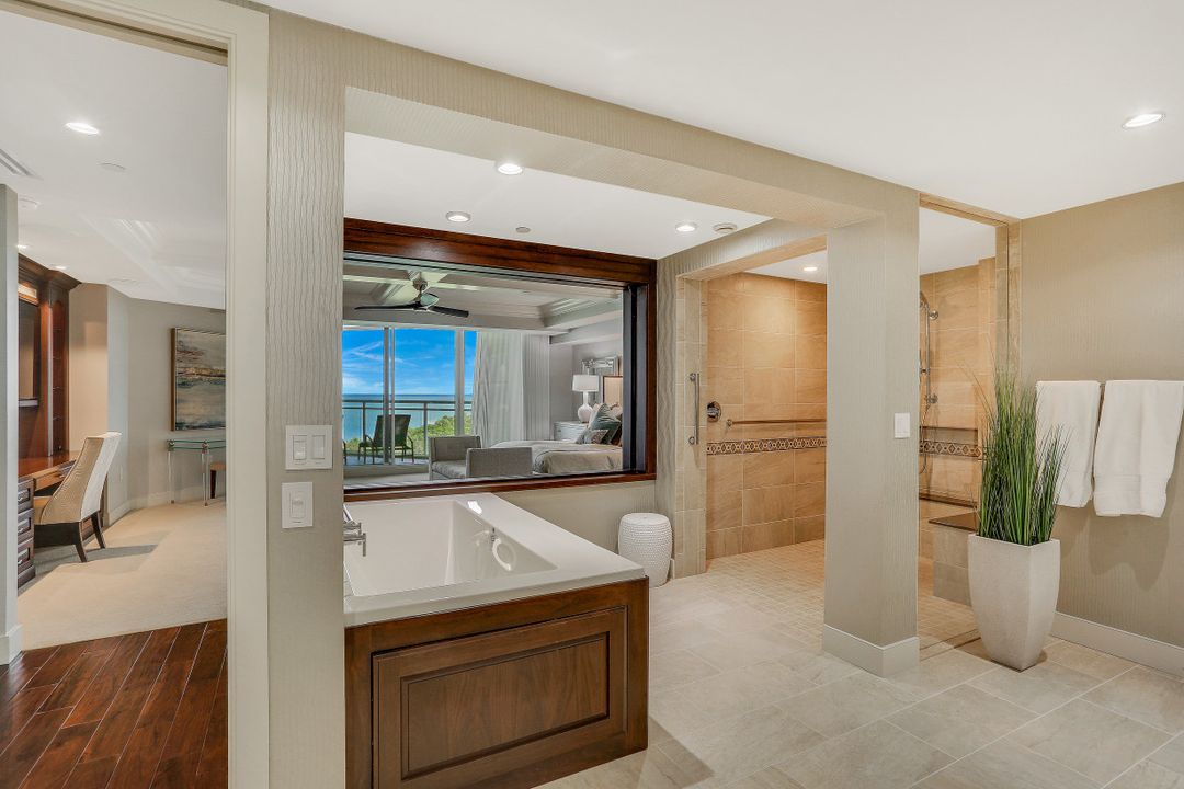 11125 Gulf Shore Dr #606, Naples, FL 34108