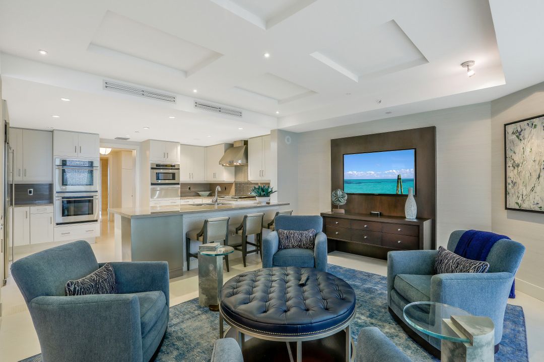 11125 Gulf Shore Dr #701, Naples, FL 34108