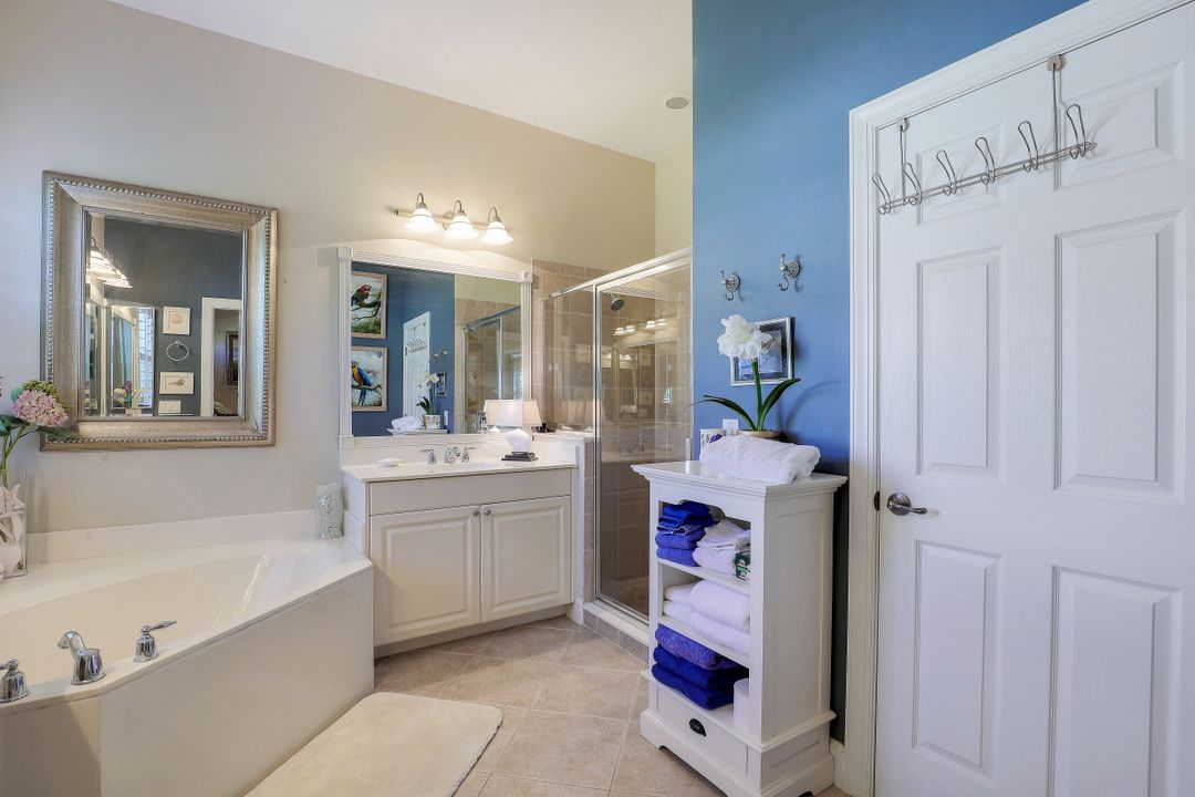 16156 Parque Ln, Naples, FL 34110