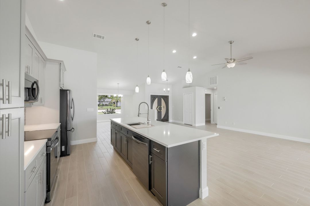 1014 Hancock Bridge Pkwy, Cape Coral, FL 33990