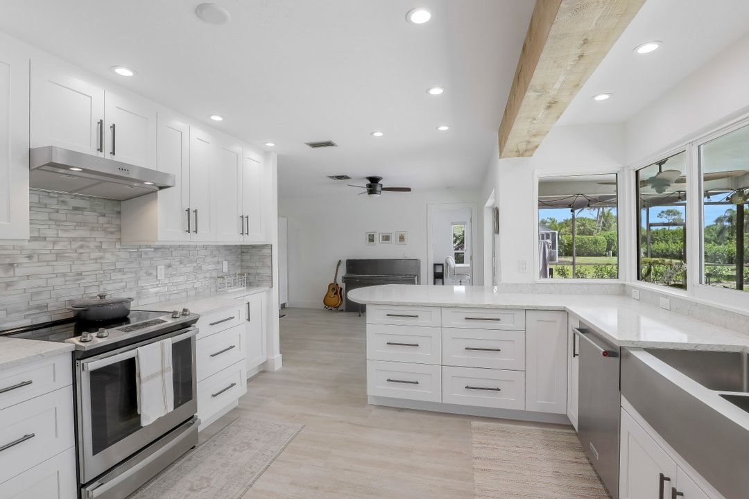 1010 Nottingham Dr, Naples, FL 34109