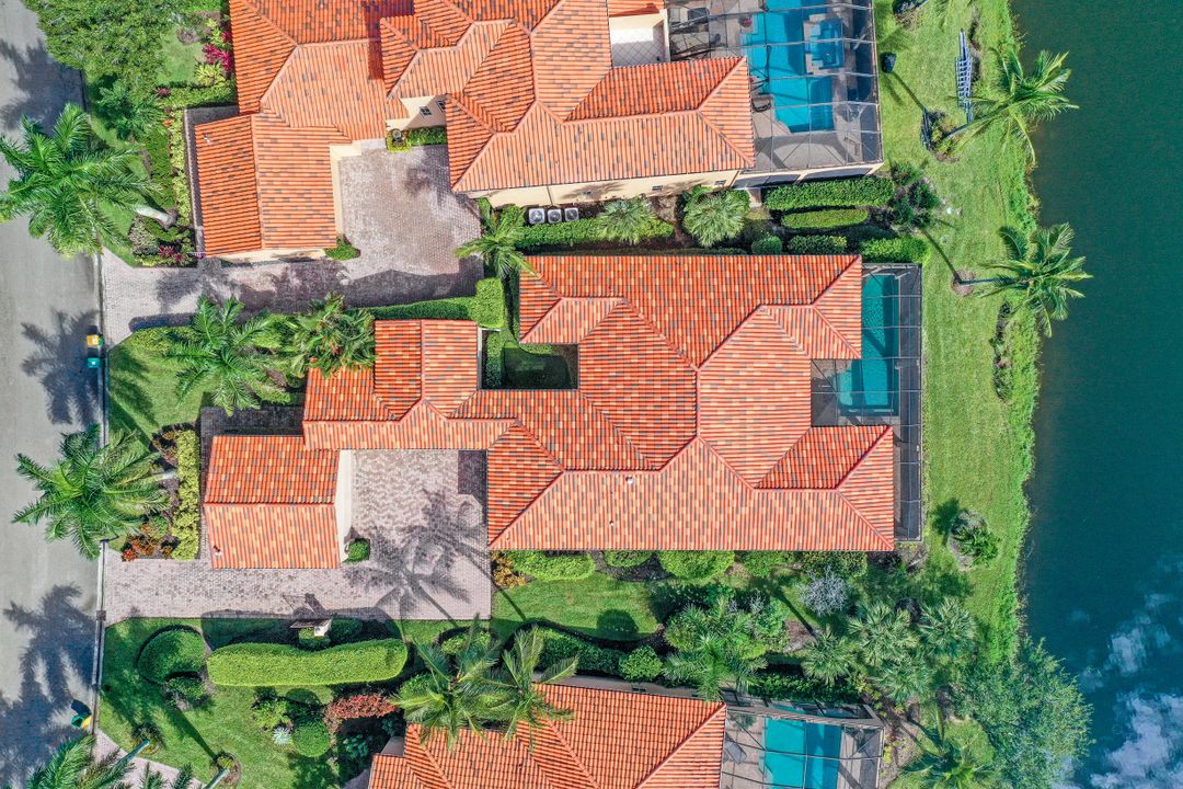 8516 Bellagio Dr, Naples, FL 34114