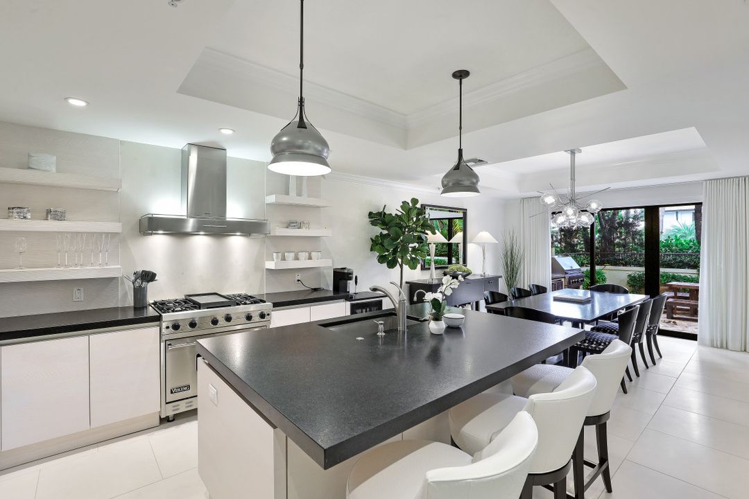 270 5th Ave S #H-2, Naples, FL 34102