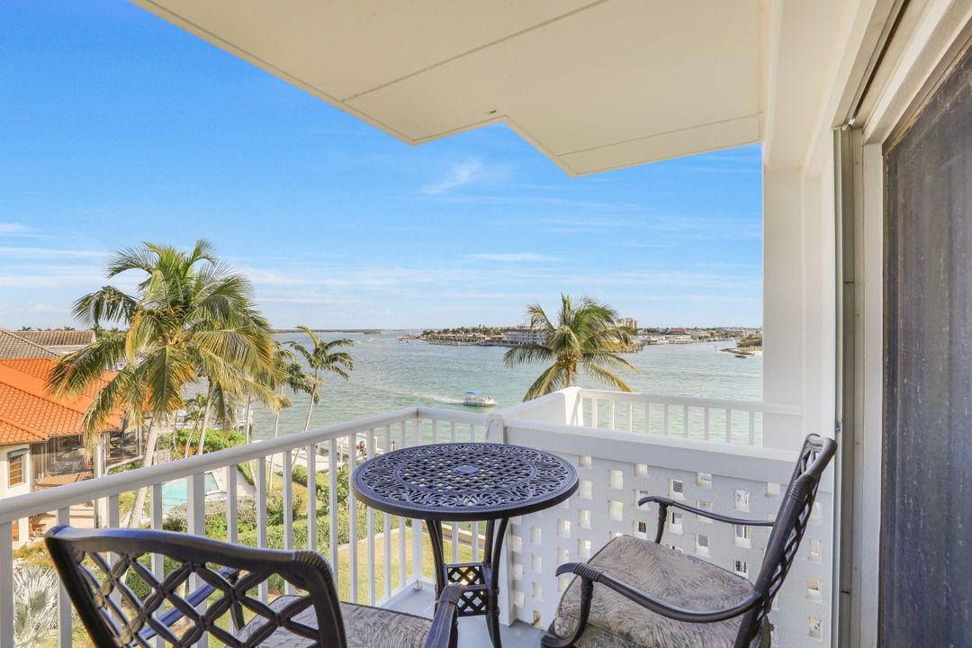 60 W Pelican St #504, Naples, FL 34113