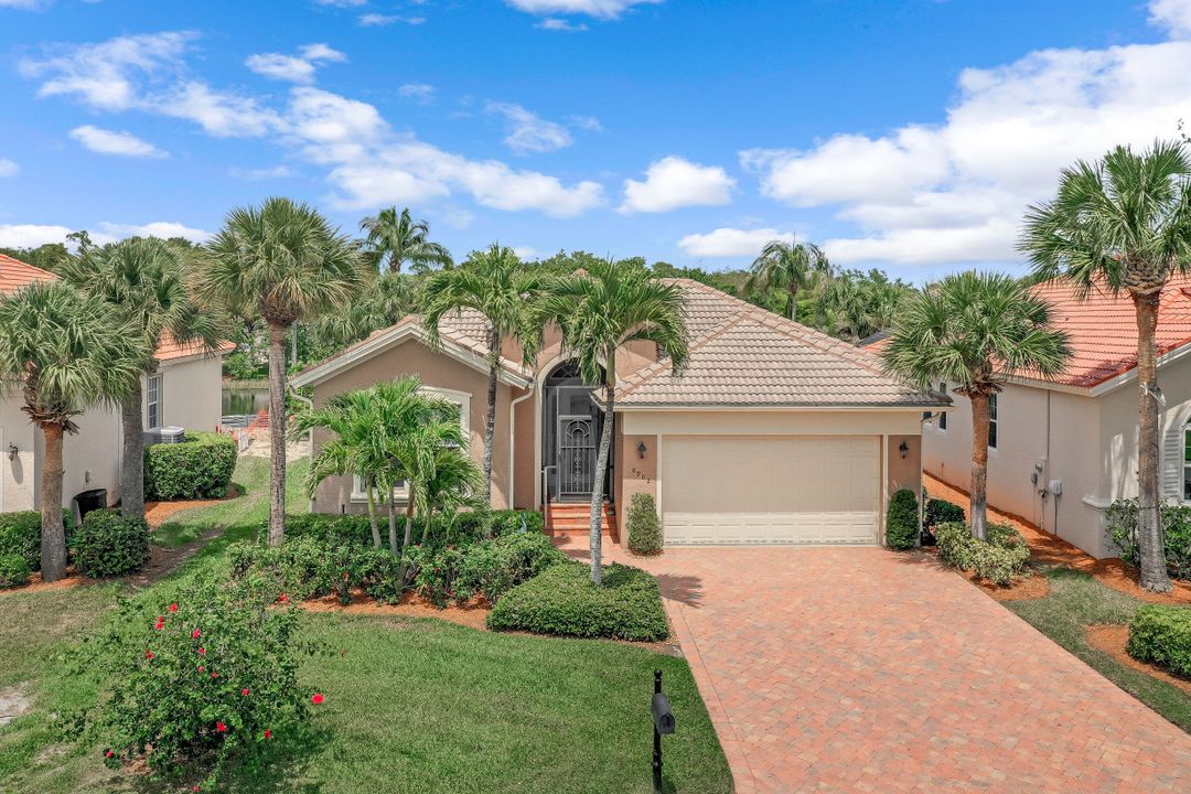 8902 Dartmoor Way, Fort Myers, FL 33908