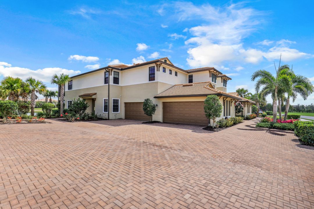 2149 Frangipani Cir #101, Naples, FL 34120