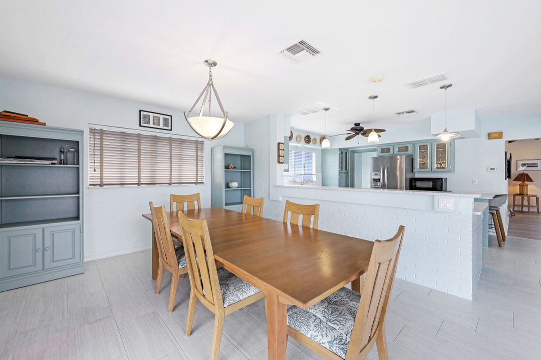 827 Chestnut Ct, Marco Island, FL 34145