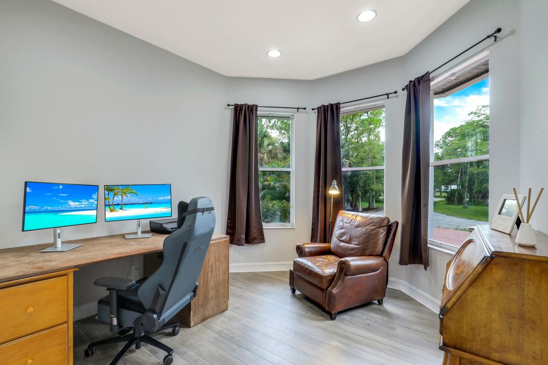 180 23rd St NW, Naples, FL 34120