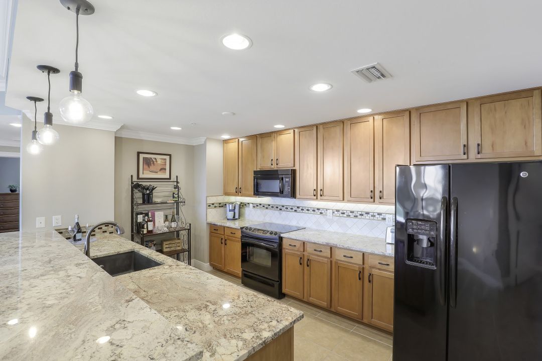 5793 Cape Harbour Dr #819, Cape Coral, FL 33914