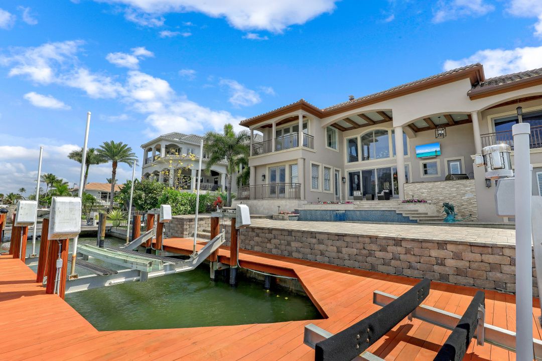 343 Oak Ave, Naples, FL 34108