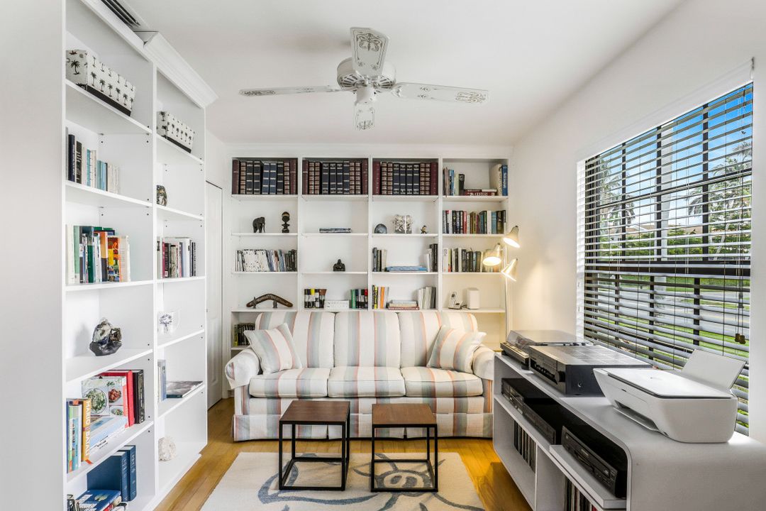 880 8th Ave S #101, Naples, FL 34102