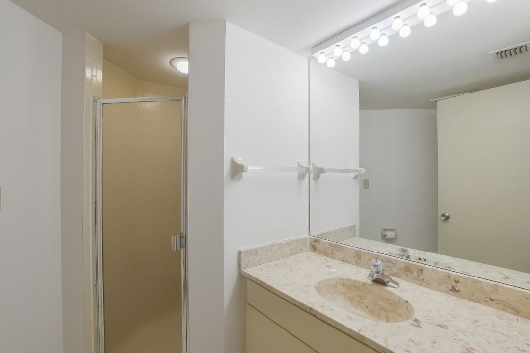 4901 Gulf Shore Blvd N #402, Naples, FL 34103