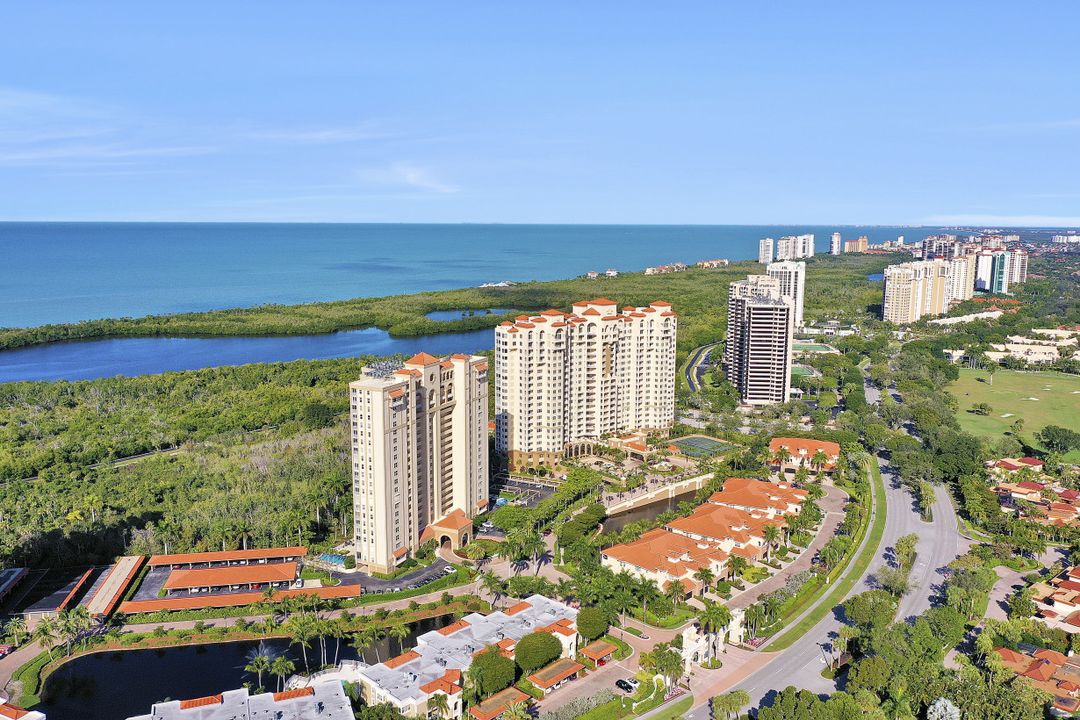 6585 Nicholas Blvd #305, Naples, FL 34108