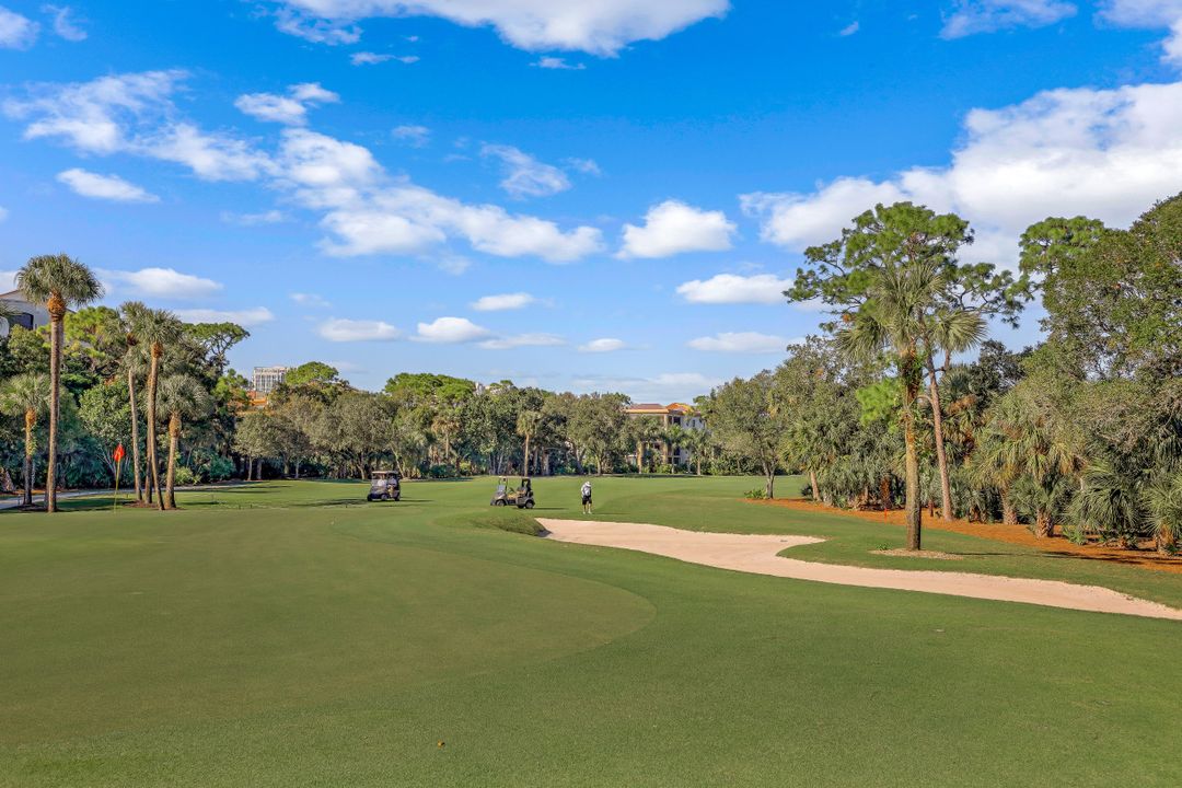 581 Gulf Park Dr, Naples, FL 34108