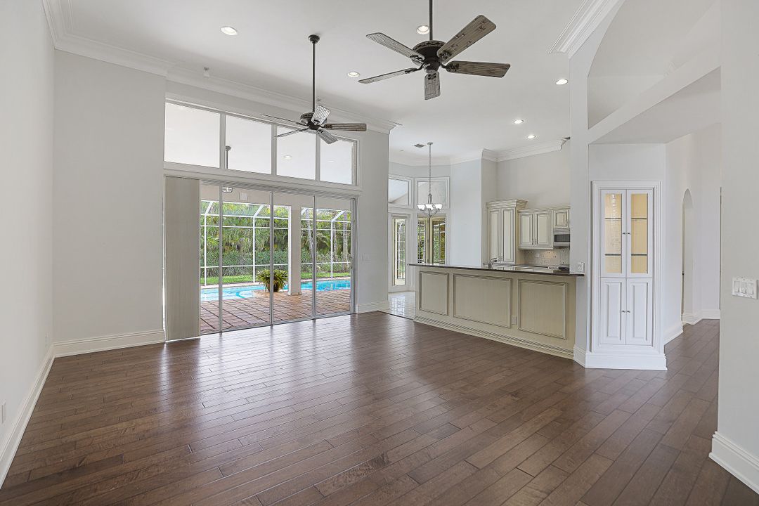 1905 Fairfax Cir, Naples, FL 34109