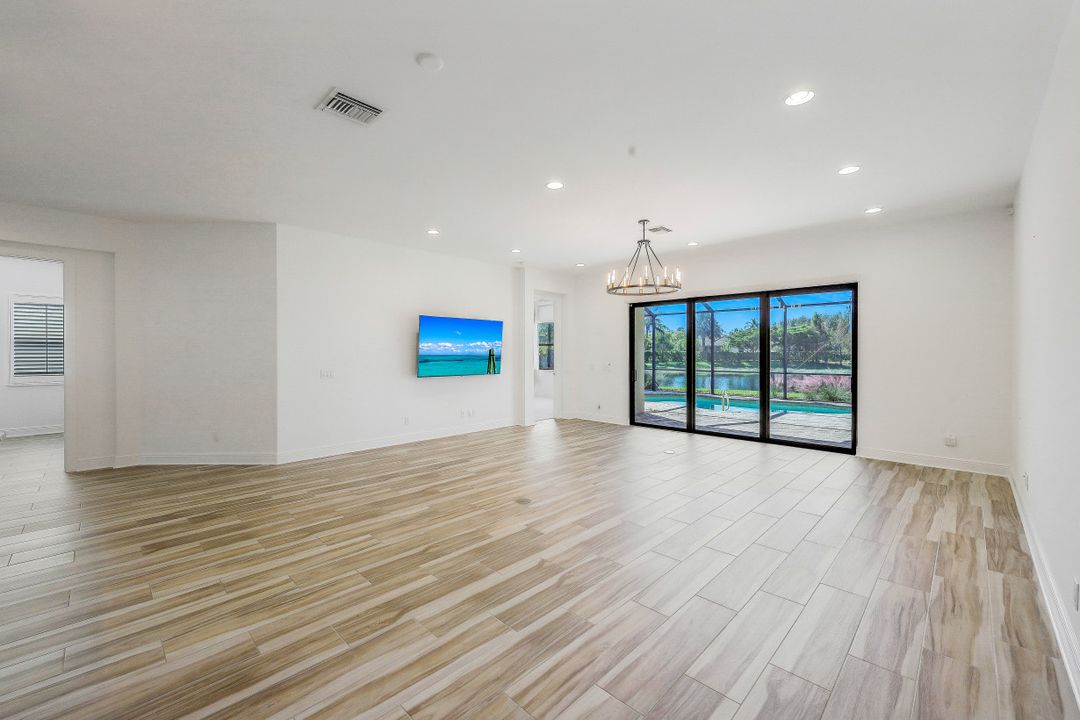 4098 Raffia Dr, Naples, FL 34119