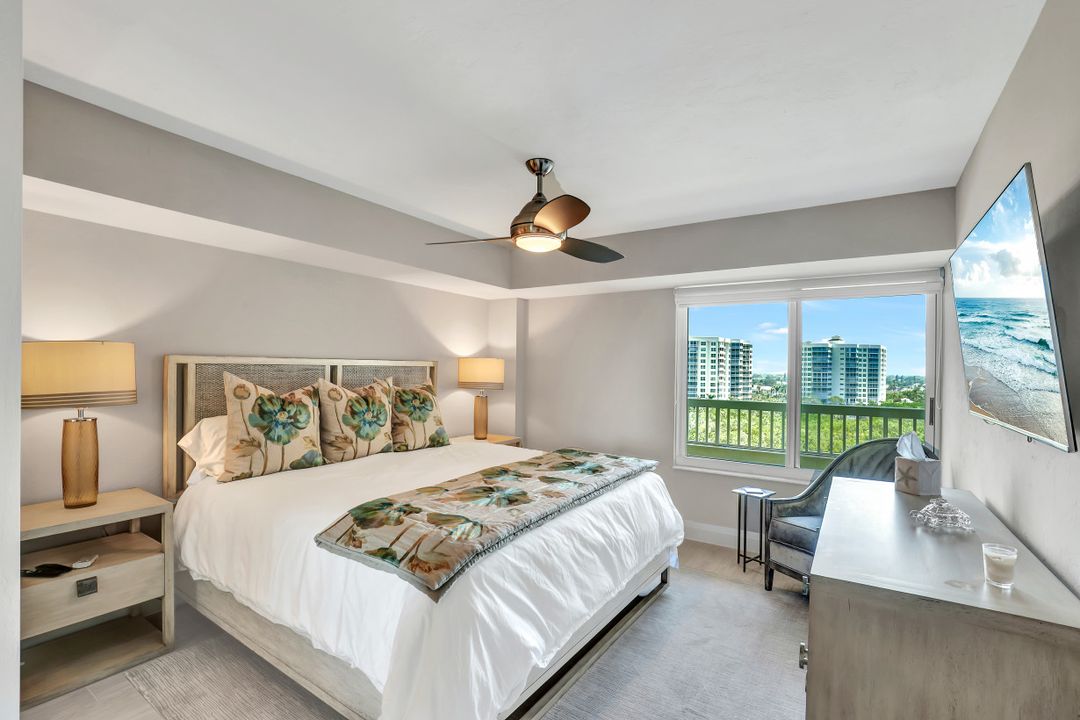 25 Bluebill Ave #805, Naples, FL 34108