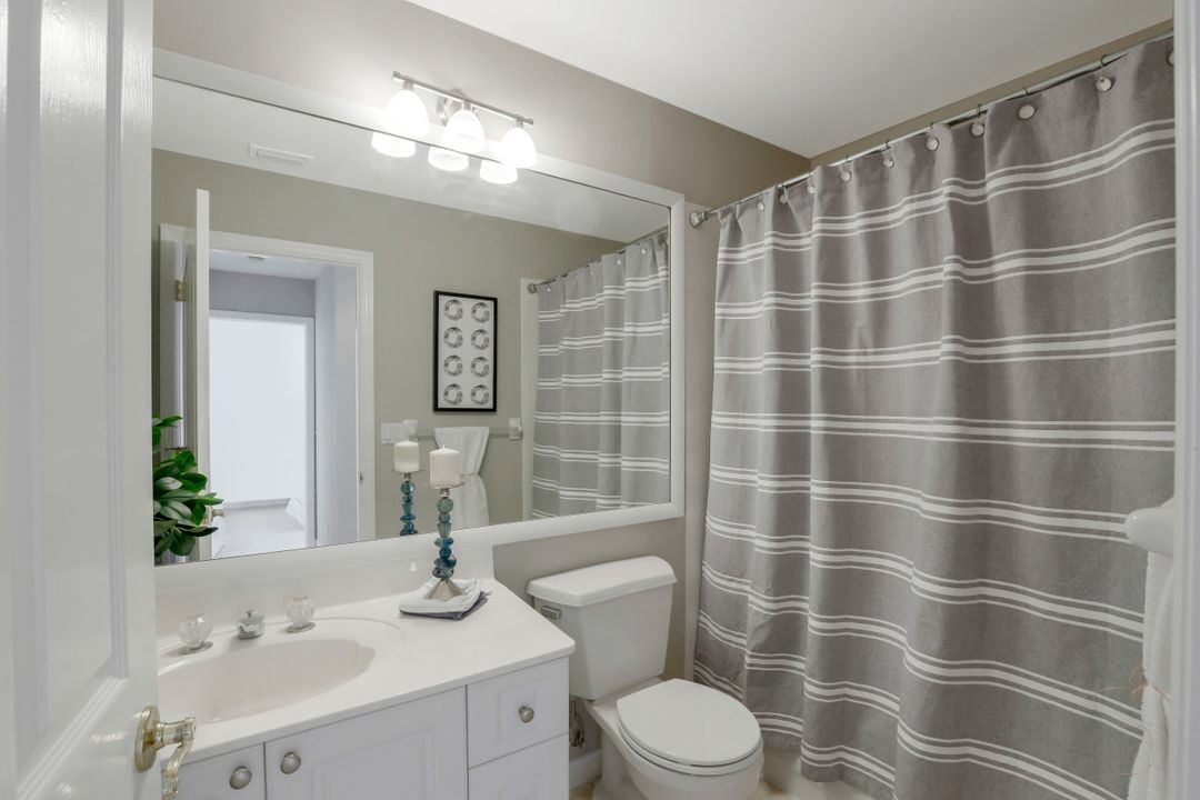 11043 Lakeland Cir, Fort Myers, FL 33913