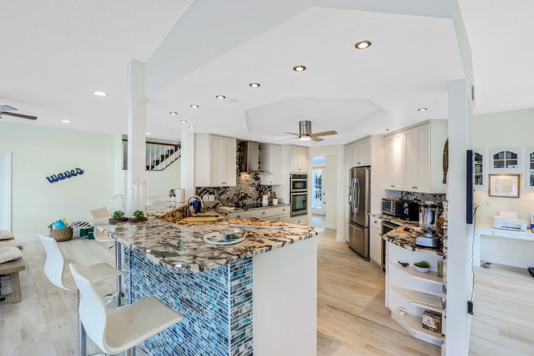 12201 Shoreview Dr, Matlacha, FL 33993