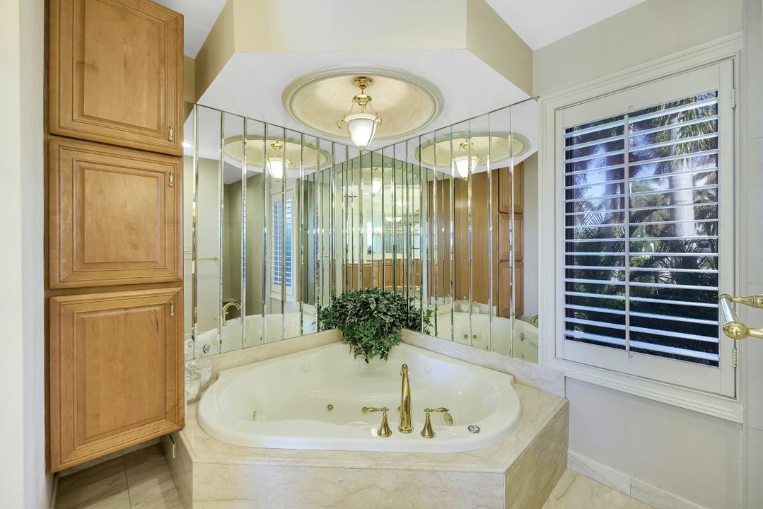 856 Inlet Dr, Marco Island, FL 34145