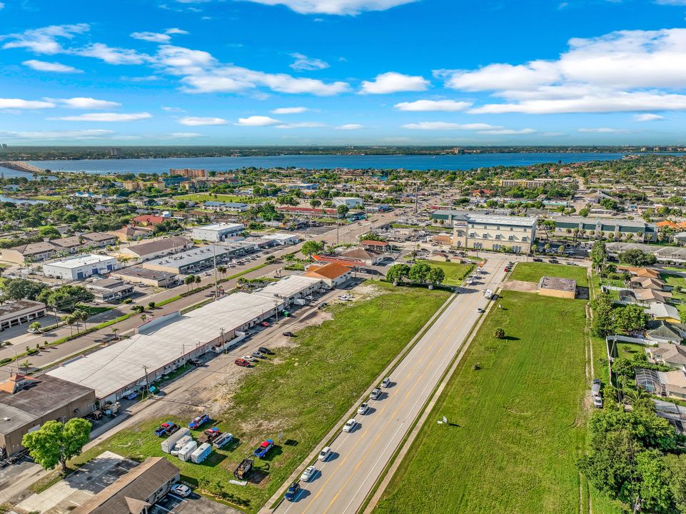 SE 15th Ave, Cape Coral, FL 33904