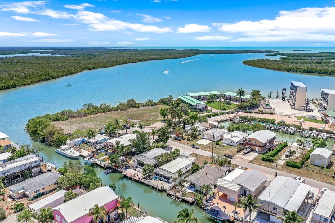 625 Palm Dr, Goodland, FL 34140