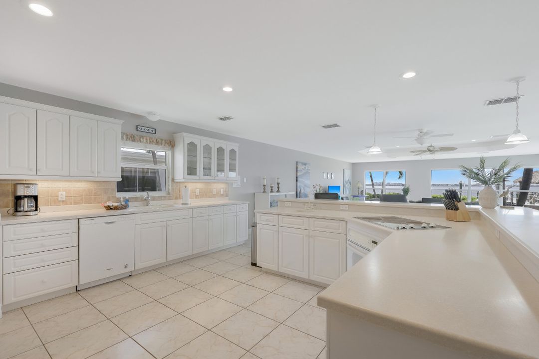 642 Coral Dr, Cape Coral, FL 33904