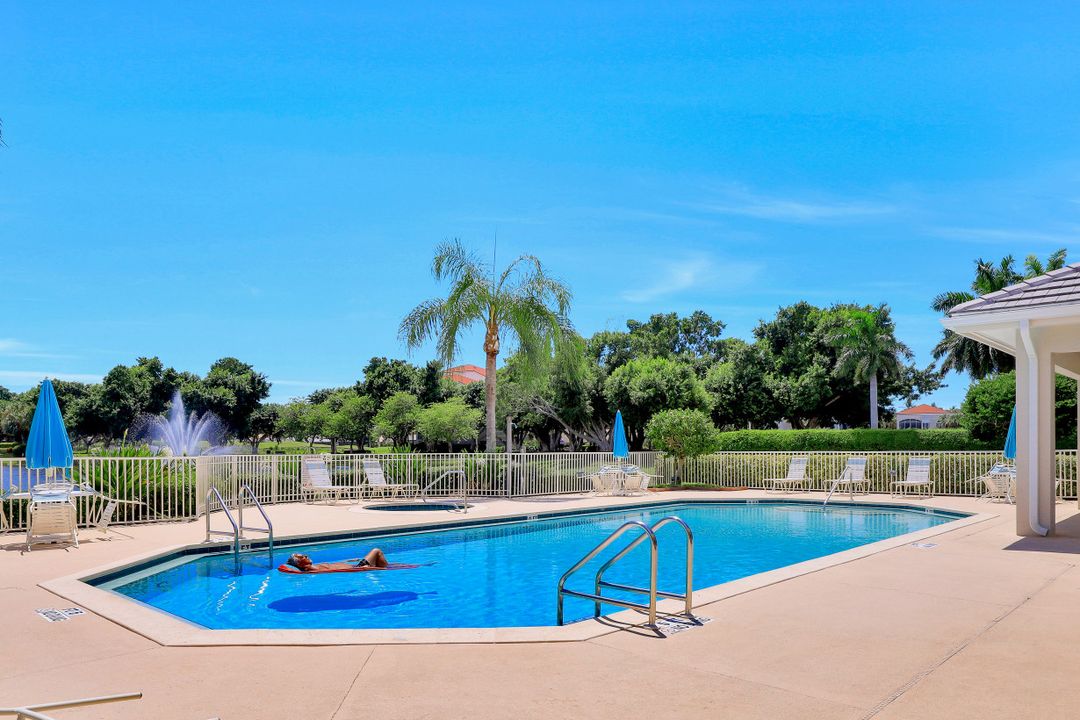 1825 Seville Blvd #811, North Naples, FL 34109