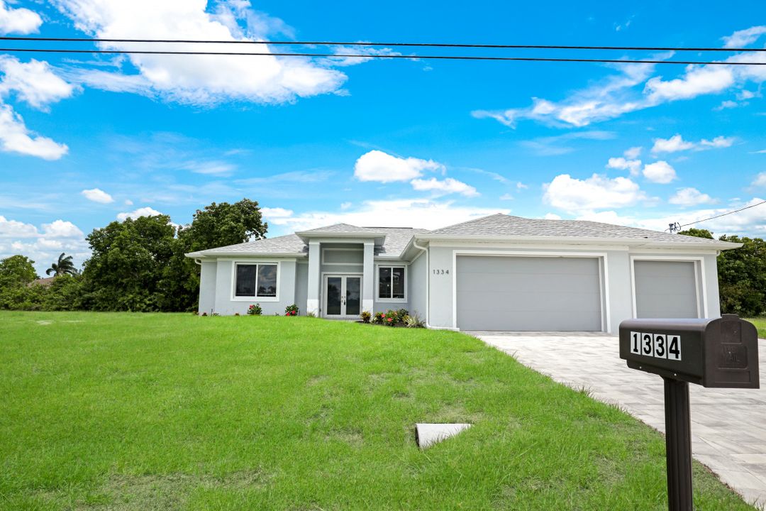 1334 SW Santa Barbara Pl, Cape Coral, FL 33991