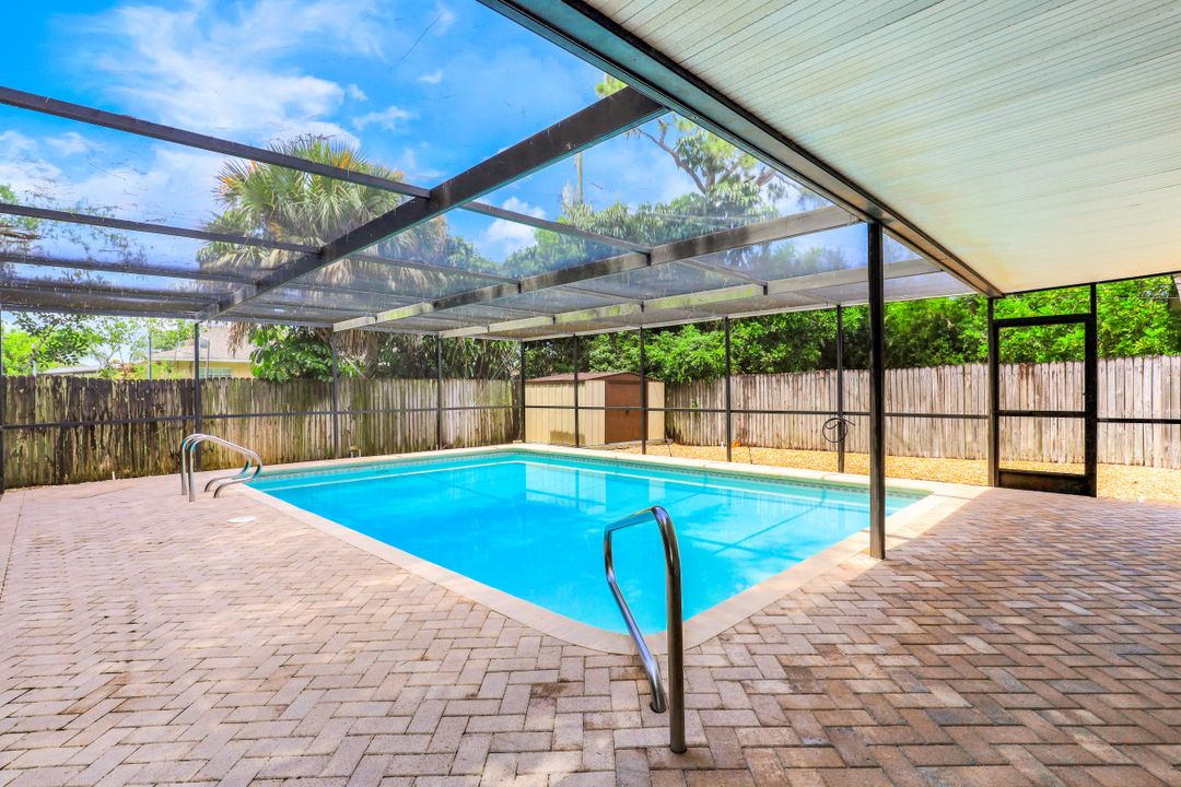 814 93rd Ave N, Naples, FL 34108