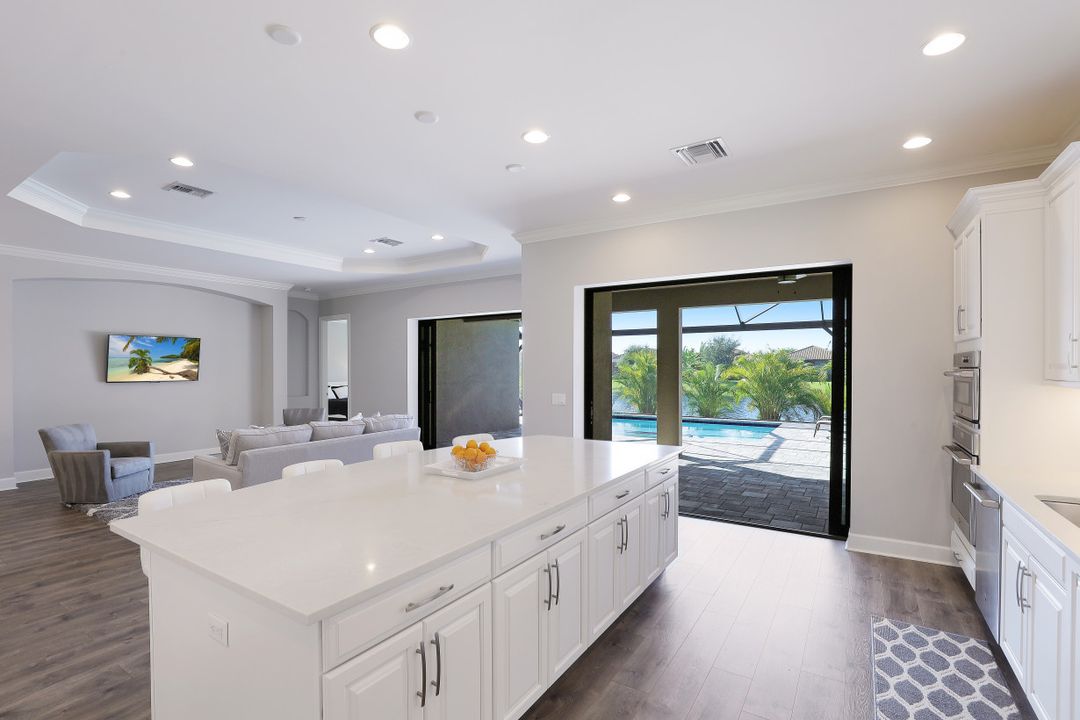 8427 Palacio Terrace S, Naples, FL 34114