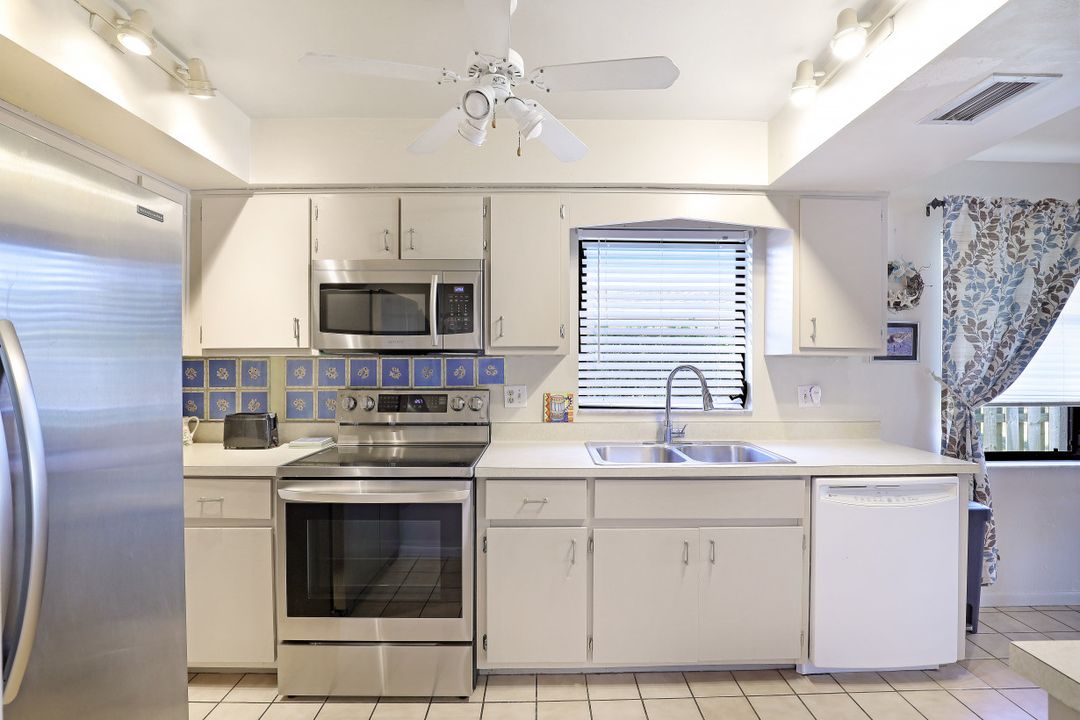 659 108th Ave N, Naples, FL 34108