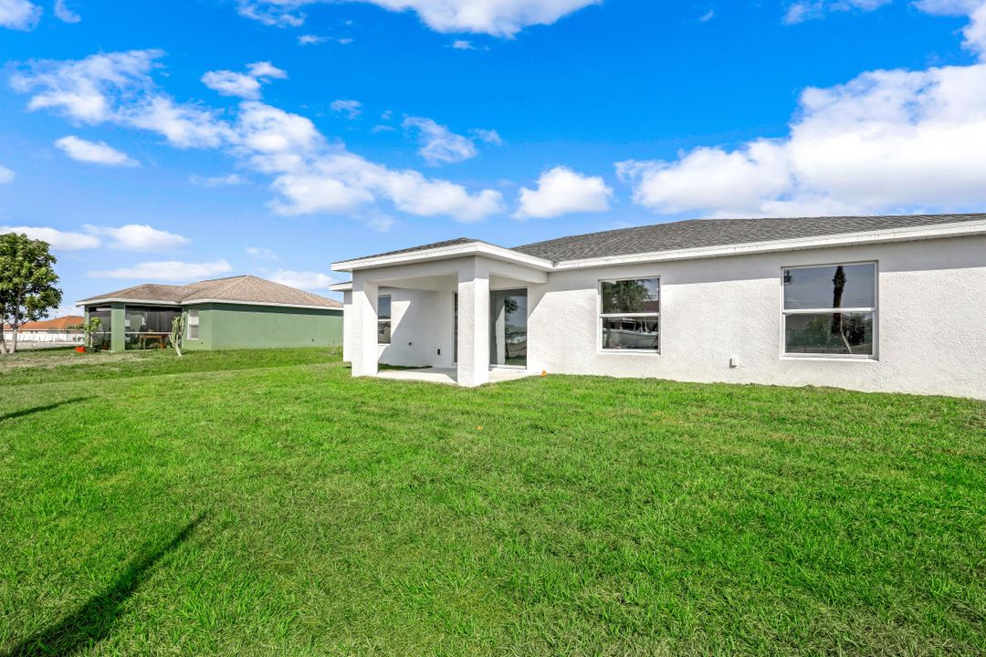 208 NW 28th Terrace, Cape Coral, FL 33993