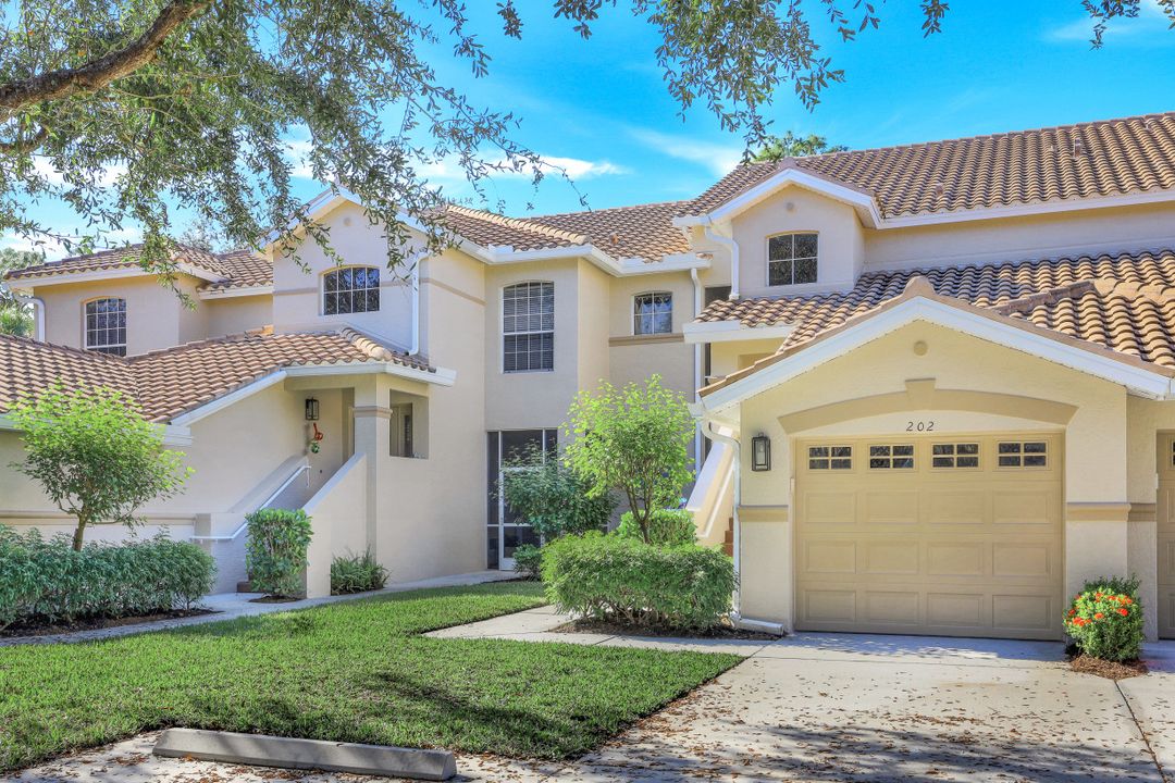 8255 Danbury Blvd #202, Naples, FL 34120