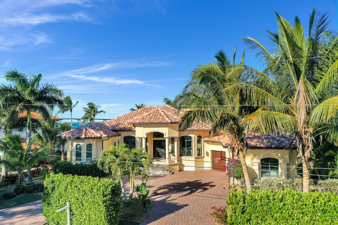 3944 W Riverside Dr, Fort Myers, FL 33901