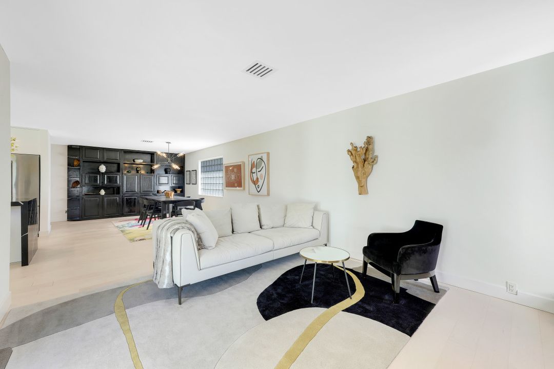 70 Thorncrest Ln, Naples, FL 34113