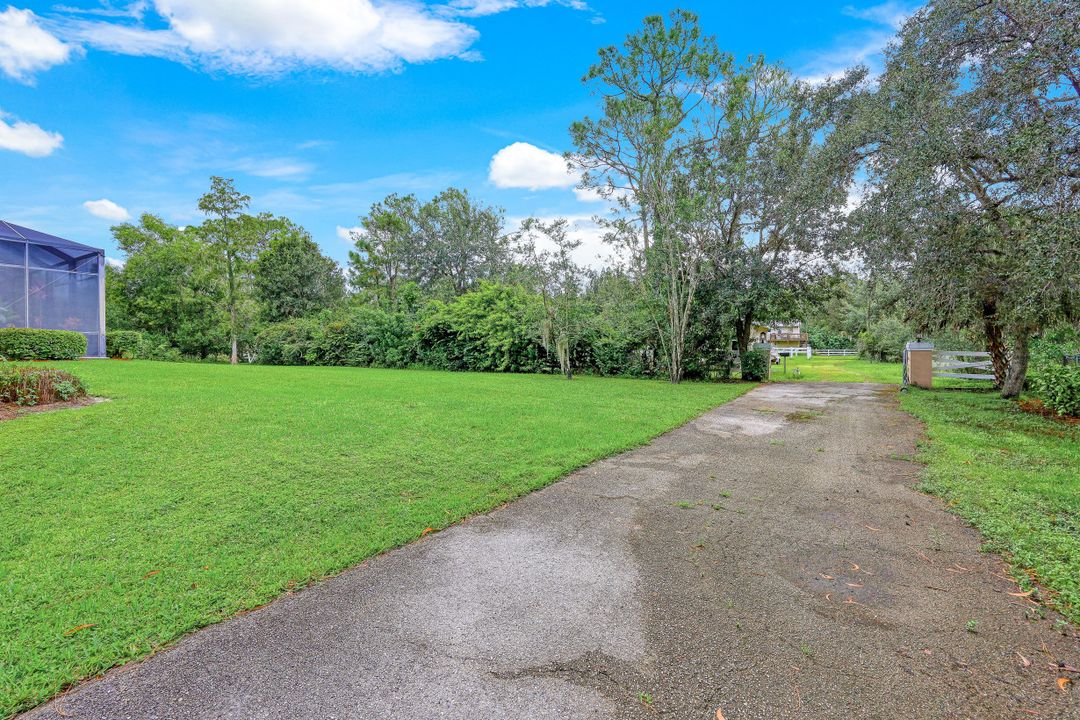 6881 Bottlebrush Ln, Naples, FL 34109