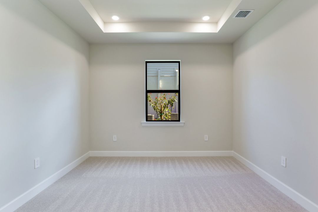 9547 Curlew Dr, Naples, FL 34120