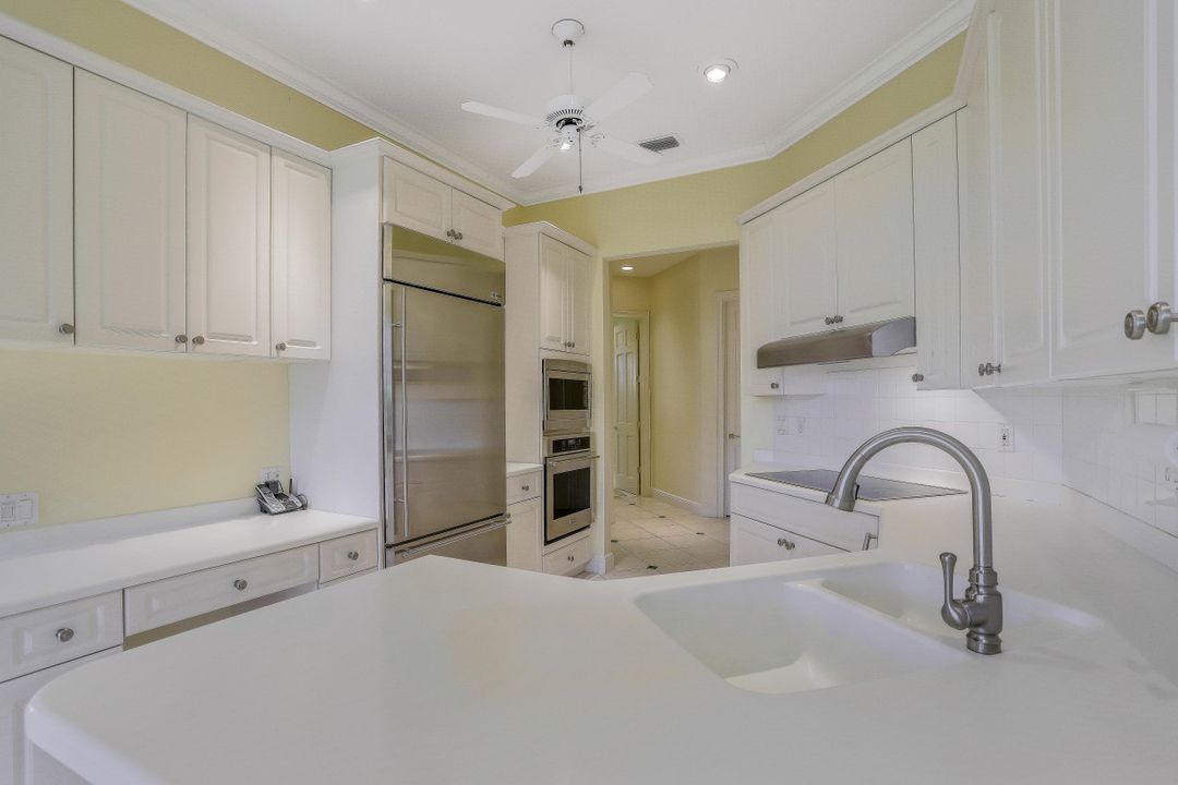 630 Via Mezner #1001, Naples, FL 34108