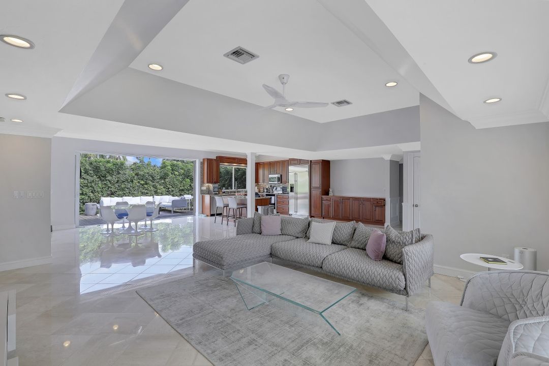 151 Bayview Ave, Naples, FL 34108