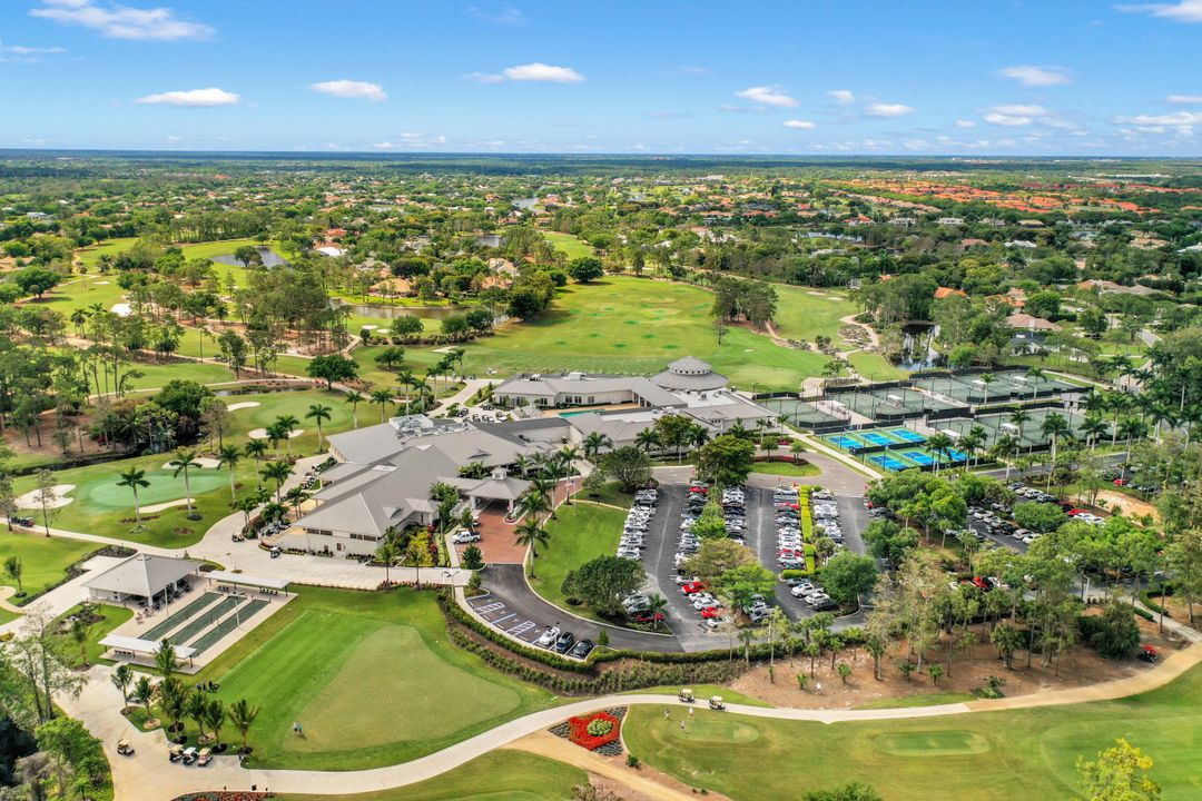 4501 Silver Fox Dr, Naples, FL 34119