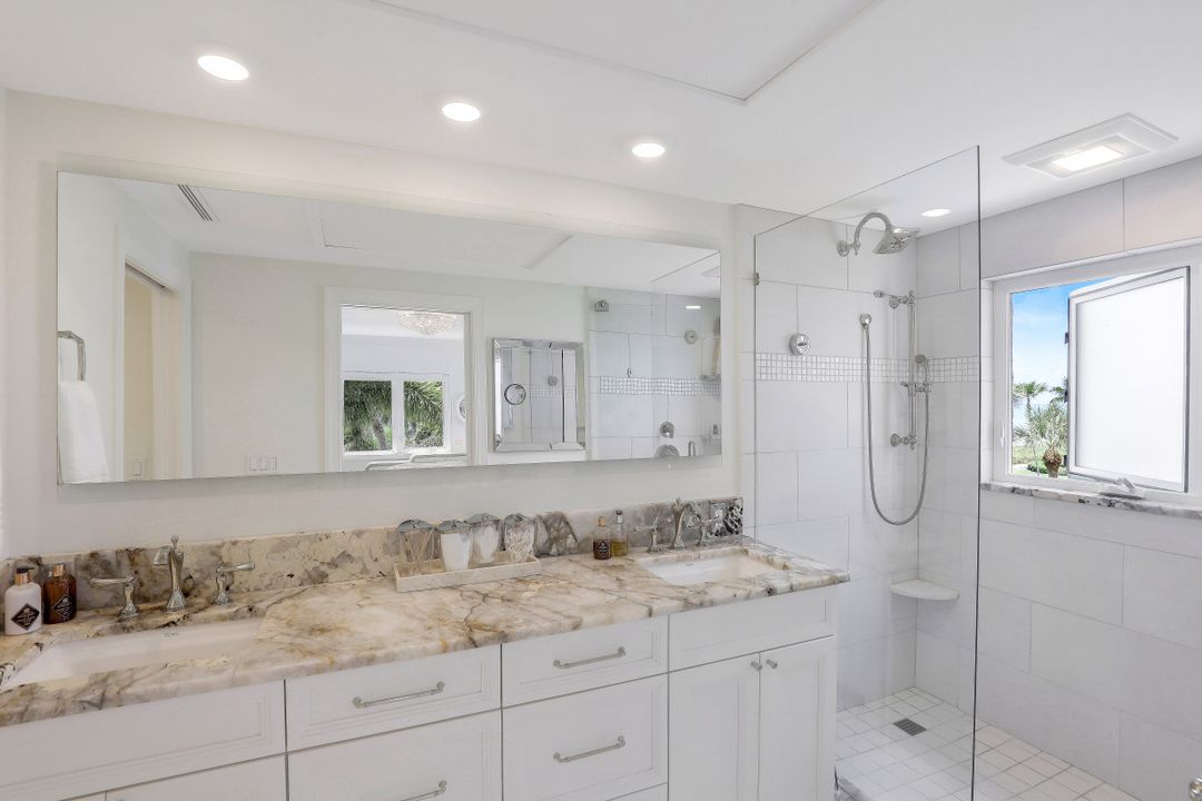 2885 Gulf Shore Blvd N #201, Naples, FL 34103