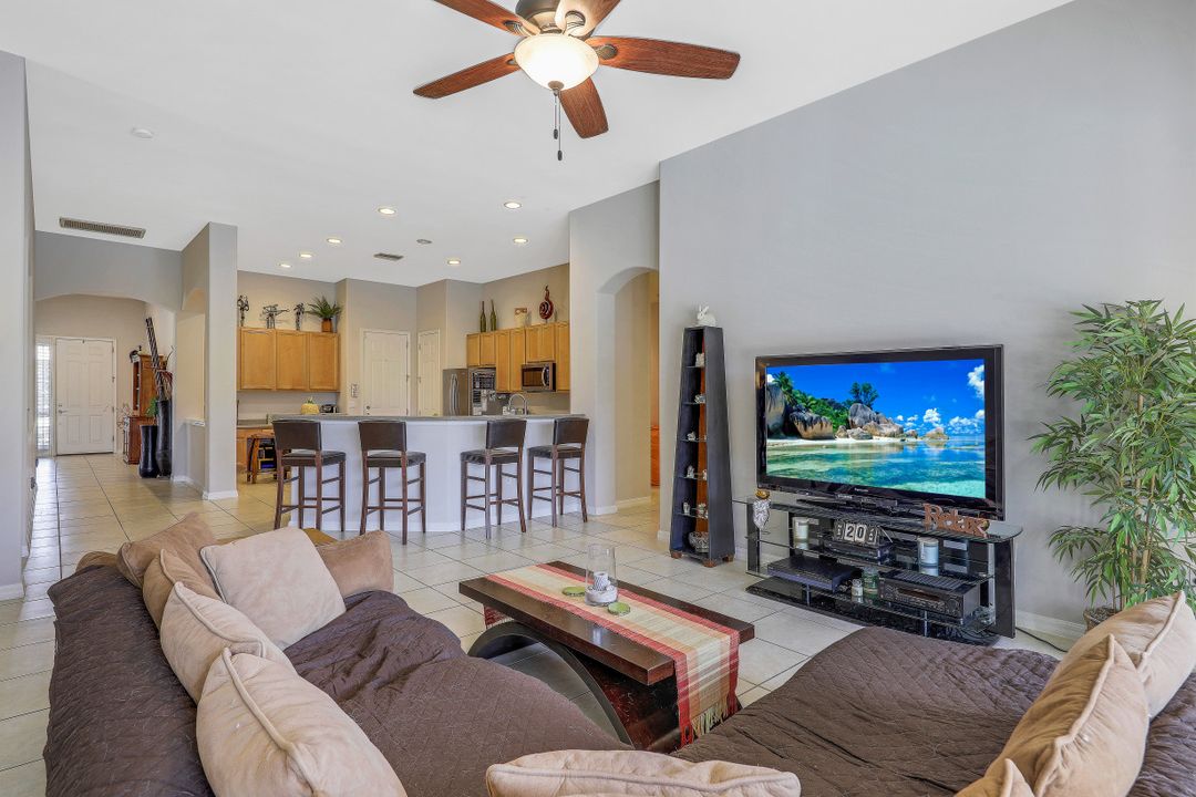 2065 Mandarin Ln, Naples, FL 34120