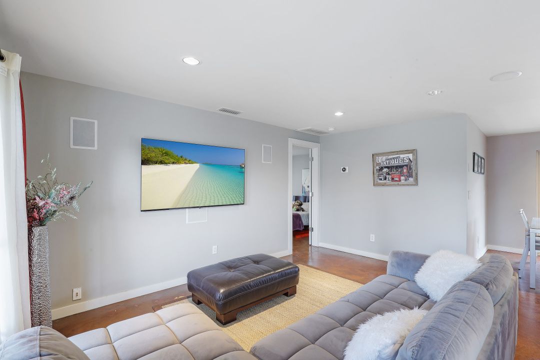 2697 Outrigger Ln, Naples, FL 34104