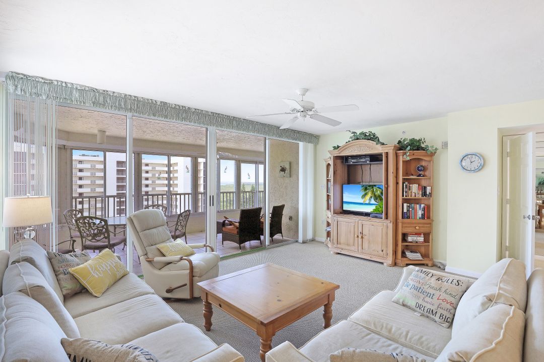 21 Bluebill Ave #905, Naples, FL 34108