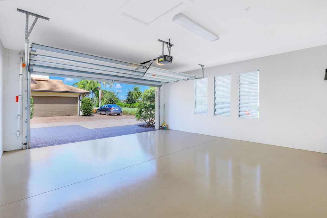 2185 Frangipani Cir, Naples, FL 34120