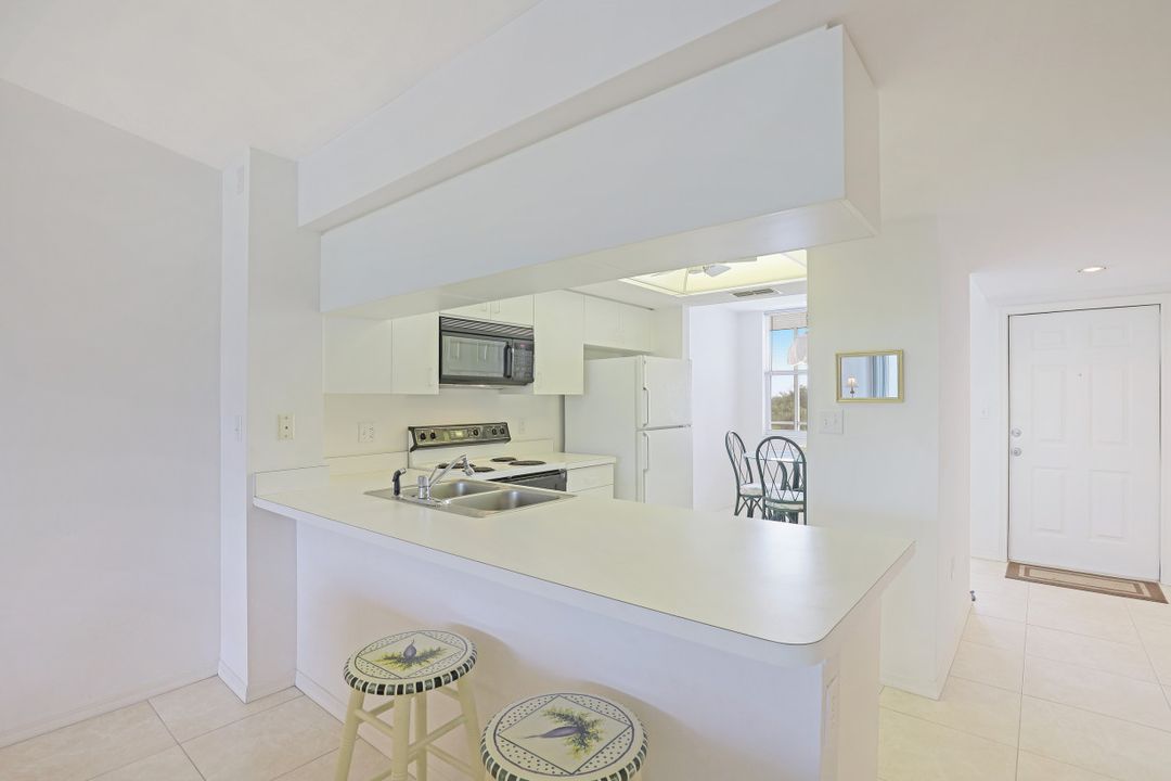 285 Naples Cove Dr #1604, Naples, FL 34110