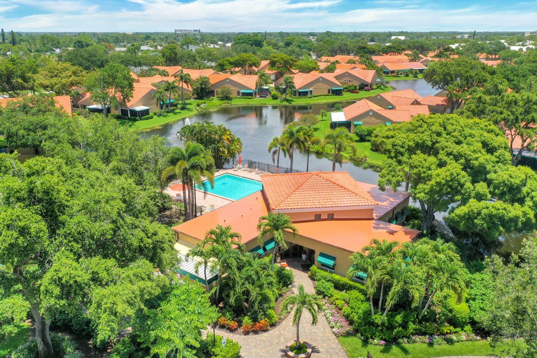 736 Reef Point Cir, Naples, FL 34108