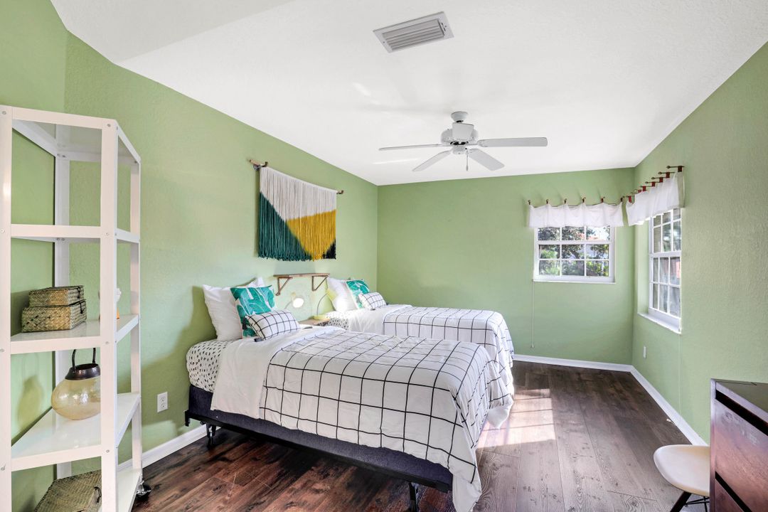 5360 Andover Dr  #202, Naples, FL 34110